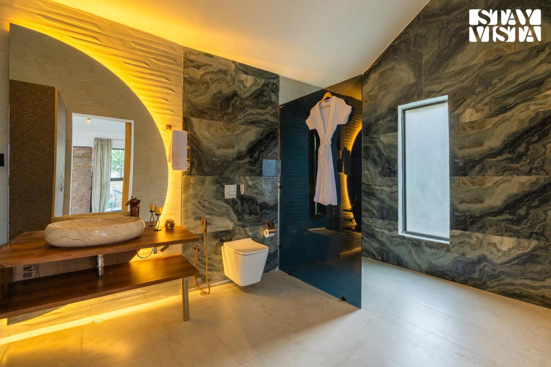 Stayvista At Luna Nova With Outdoor Pool - 拉尼凯特 外观 照片